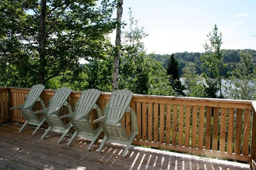 Lanes Riverhouse Inn & Cottages Montague Bilik gambar