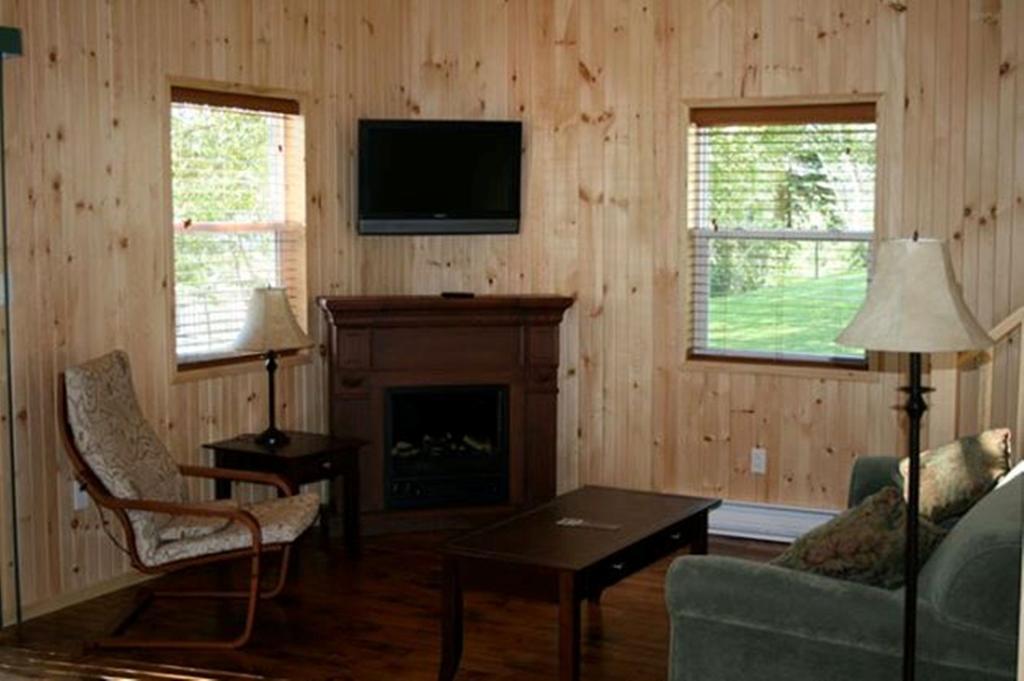 Lanes Riverhouse Inn & Cottages Montague Bilik gambar