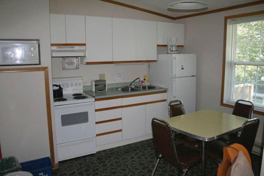 Lanes Riverhouse Inn & Cottages Montague Bilik gambar