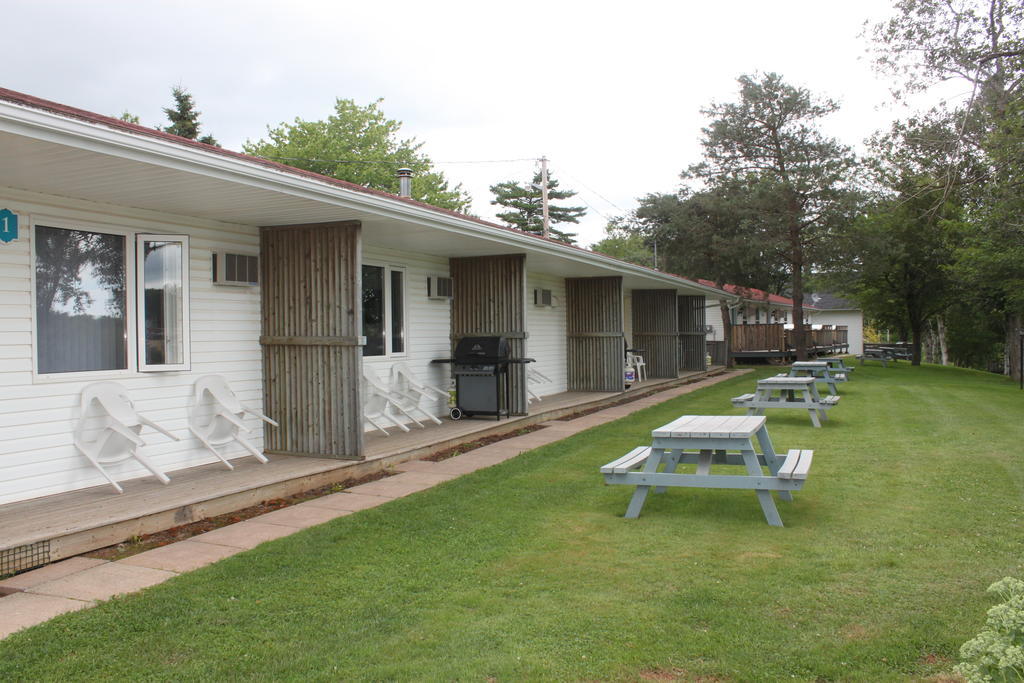 Lanes Riverhouse Inn & Cottages Montague Bilik gambar